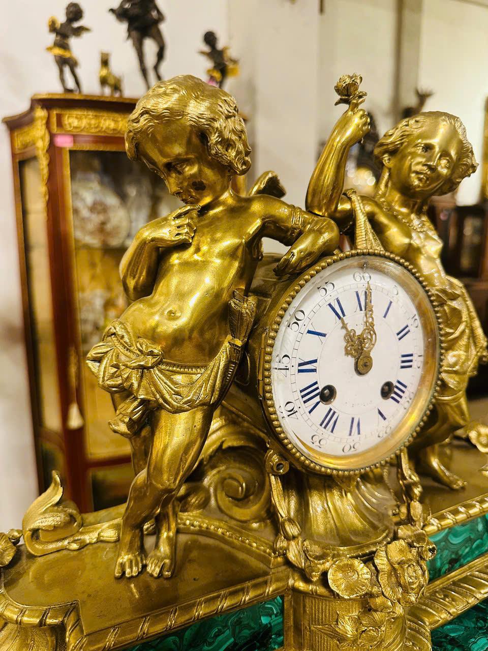 Đồng Hồ Để Bàn Cổ Điển Sang Trọng